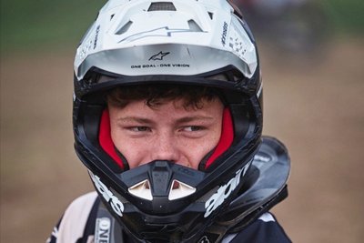 NIS sponsert den Motocrossfahrer Lion Greve in Action