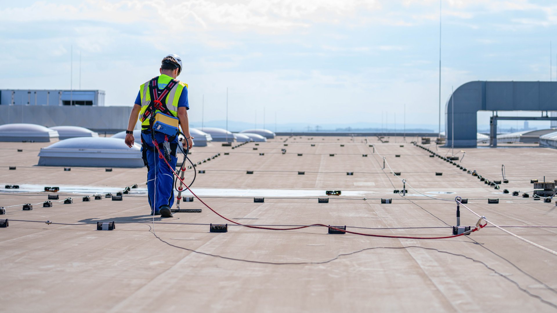 Roof Management | NIS vertragsneutrale Prüfung | Sicher auf Dichtigkeit geprüft