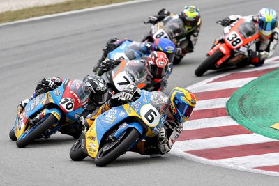 Motorradrennfahrer Dirk Geiger gesponsert von SLD und NIS
