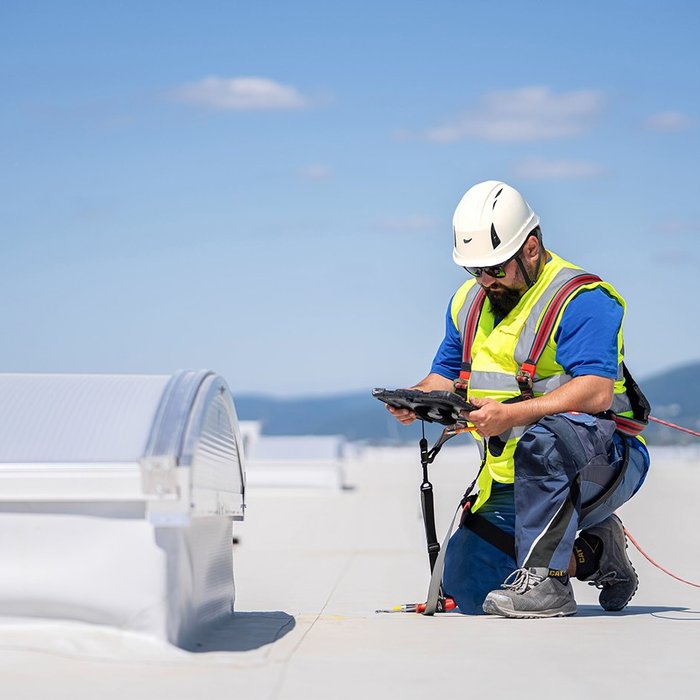 NIS Roof Services | NIS Roof Management | Prüfung und Erfassung notweniger Reperaturen